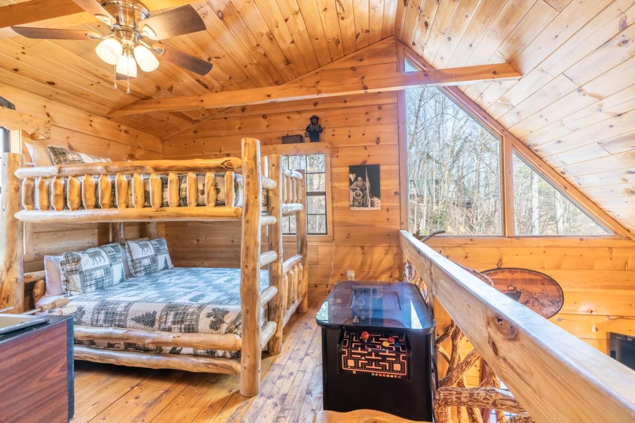 Moonshine Ridge Cabin With Hot Tub And Fire Pit Pigeon Forge Exterior foto