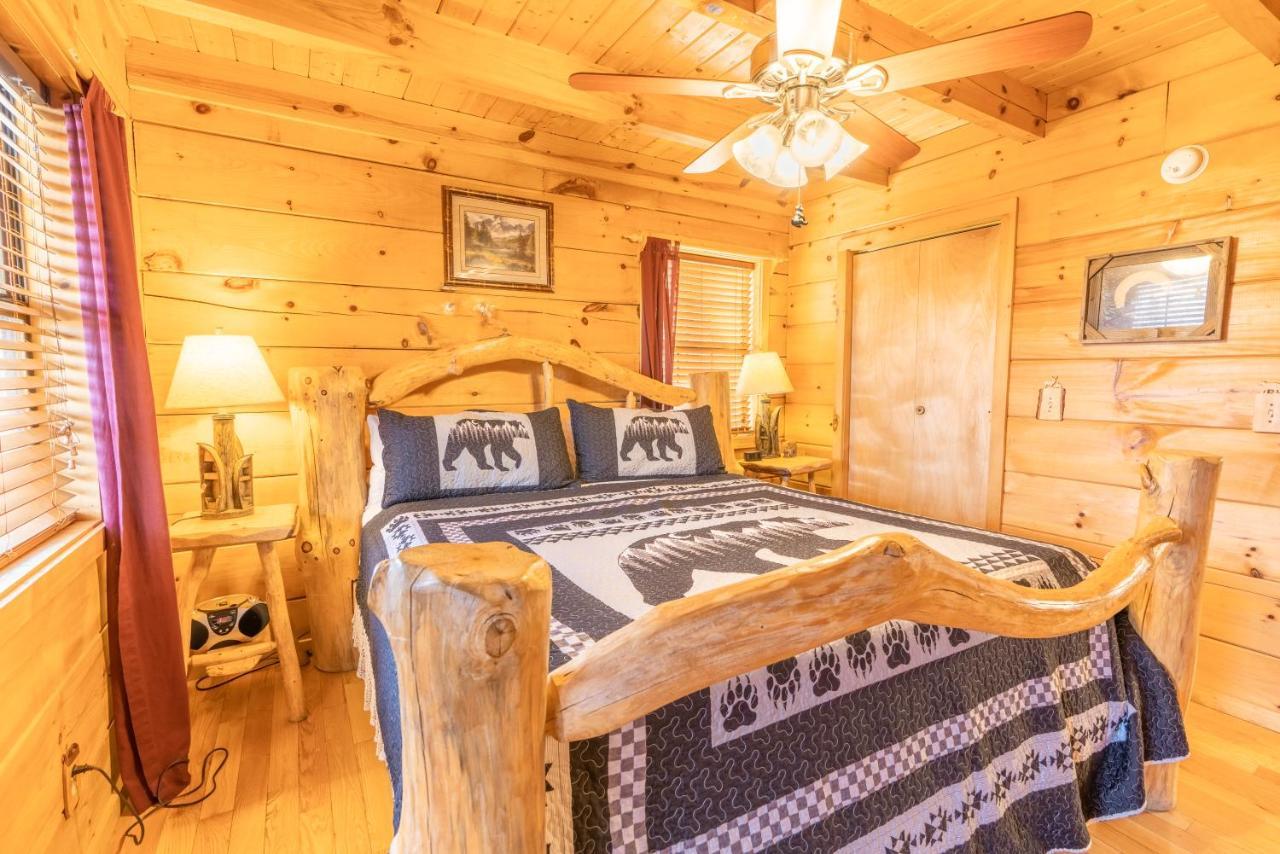 Moonshine Ridge Cabin With Hot Tub And Fire Pit Pigeon Forge Exterior foto